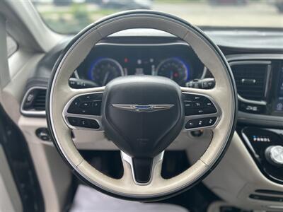 2017 Chrysler Pacifica Limited   - Photo 12 - Edmonton, AB T5L 4H5