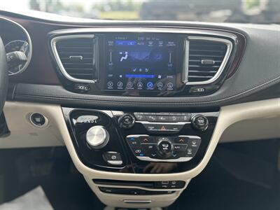 2017 Chrysler Pacifica Limited   - Photo 14 - Edmonton, AB T5L 4H5