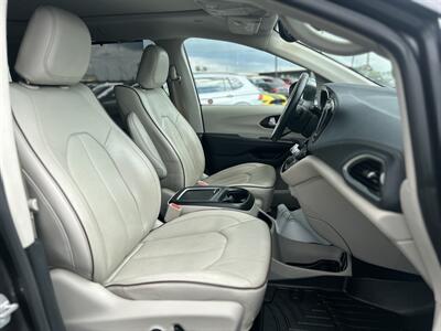 2017 Chrysler Pacifica Limited   - Photo 25 - Edmonton, AB T5L 4H5