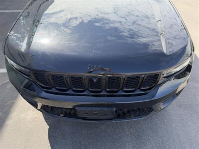 2023 Jeep Grand Cherokee Limited   - Photo 11 - Edmonton, AB T5L 4H5