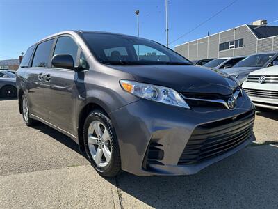 2019 Toyota Sienna LE Mobility 7-Passenger   - Photo 3 - Edmonton, AB T5S 1R1