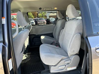 2019 Toyota Sienna LE Mobility 7-Passenger   - Photo 13 - Edmonton, AB T5S 1R1