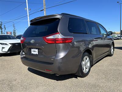 2019 Toyota Sienna LE Mobility 7-Passenger   - Photo 5 - Edmonton, AB T5S 1R1