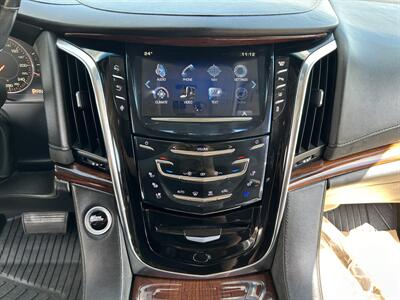 2015 Cadillac Escalade Luxury | LOADED | CAPTAIN SEATS |   - Photo 11 - Edmonton, AB T5S 1R1