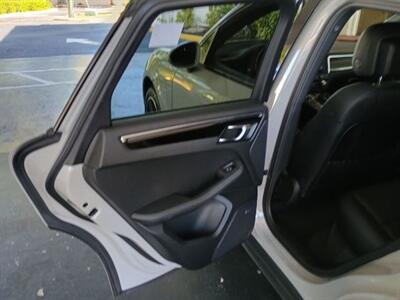 2021 Porsche Macan  ONE OWNER - Photo 9 - Hallandale, FL 33009