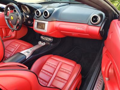 2014 Ferrari California   - Photo 4 - Hallandale, FL 33009