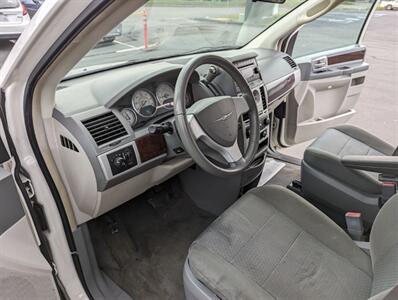 2010 Chrysler Town & Country Touring   - Photo 6 - Redding, CA 96002