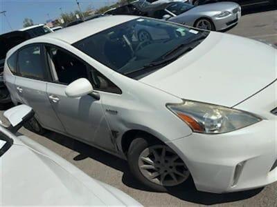 2013 Toyota Prius v - Photo 8 - Lakewood, CA 90715