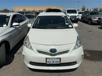 2013 Toyota Prius v - Photo 2 - Lakewood, CA 90715