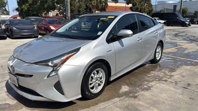 2017 Toyota Prius   - Photo 2 - Lakewood, CA 90715