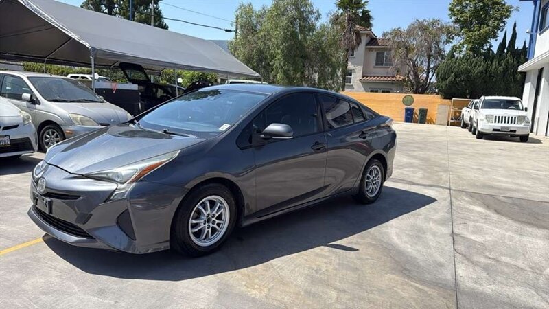 2017 Toyota Prius   - Photo 1 - Lakewood, CA 90715