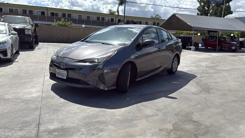 2018 Toyota Prius   - Photo 1 - Lakewood, CA 90715