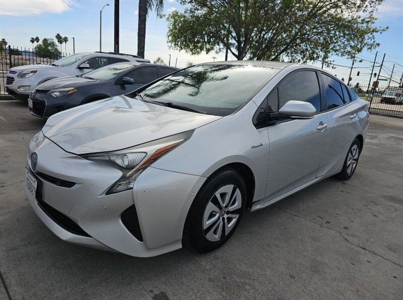 2017 Toyota Prius   - Photo 1 - Lakewood, CA 90715