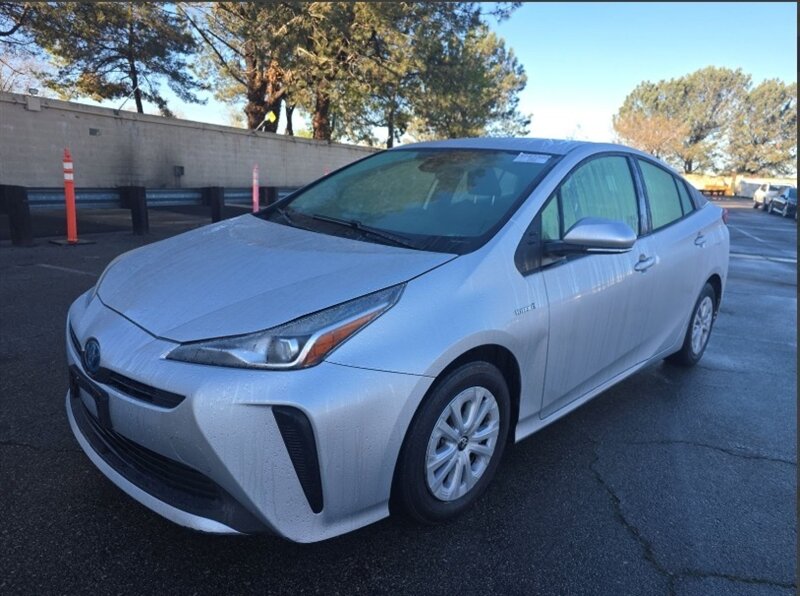 2022 Toyota Prius   - Photo 1 - Lakewood, CA 90715