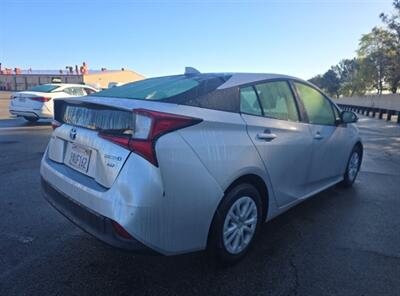 2022 Toyota Prius   - Photo 2 - Lakewood, CA 90715