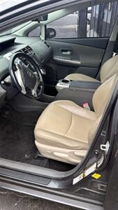 2013 Toyota Prius v 04/25/2026 VENTA JENIFER A. KEY #29   - Photo 5 - Lakewood, CA 90715