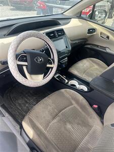 2016 Toyota Prius   - Photo 2 - Lakewood, CA 90715