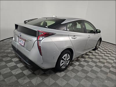 2017 Toyota Prius Two   - Photo 2 - Lakewood, CA 90715