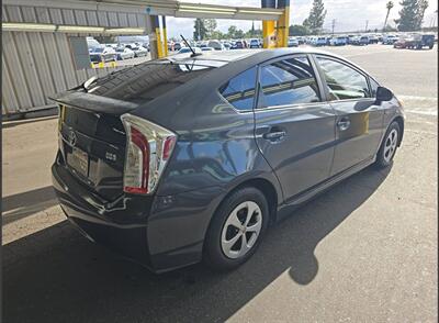 2015 Toyota Prius Three   - Photo 2 - Lakewood, CA 90715