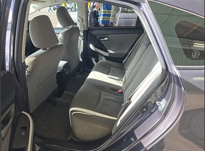 2015 Toyota Prius Three   - Photo 6 - Lakewood, CA 90715