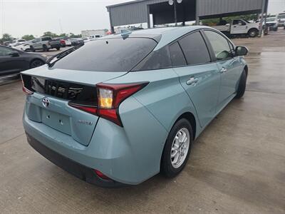2019 Toyota Prius LE - Photo 4 - Lakewood, CA 90715