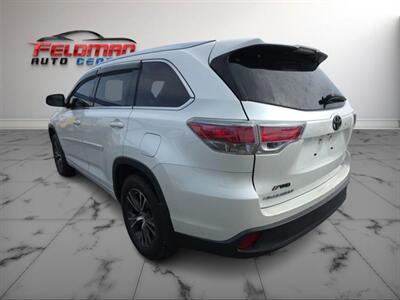 2016 Toyota Highlander XLE  AWD - Photo 3 - Greensburg, IN 47240-9353