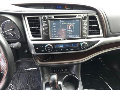 2016 Toyota Highlander XLE  AWD - Photo 23 - Greensburg, IN 47240-9353