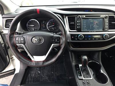 2016 Toyota Highlander XLE  AWD - Photo 19 - Greensburg, IN 47240-9353