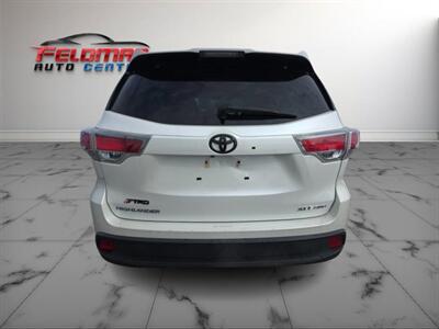 2016 Toyota Highlander XLE  AWD - Photo 4 - Greensburg, IN 47240-9353