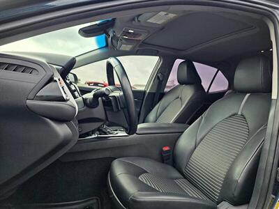 2018 Toyota Camry SE   - Photo 3 - Greensburg, IN 47240-9353