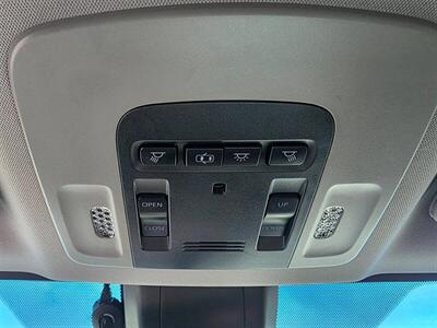 2018 Toyota Camry SE   - Photo 22 - Greensburg, IN 47240-9353
