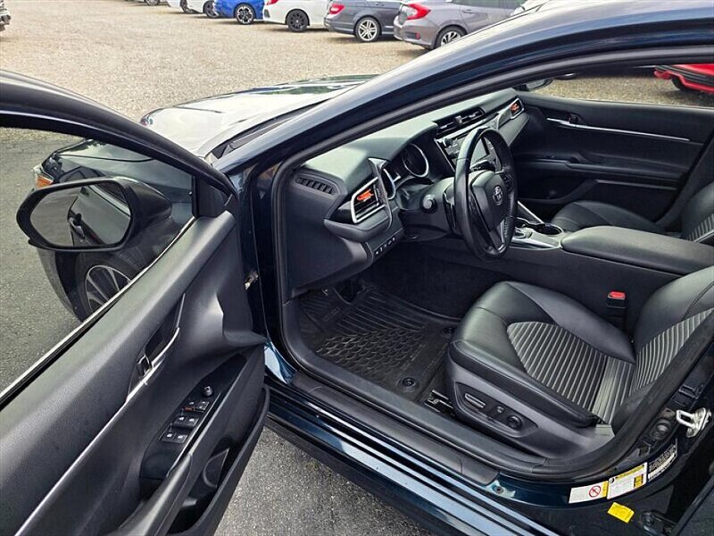 2018 Toyota Camry SE - Photo 1 - Greensburg, IN 47240-9353