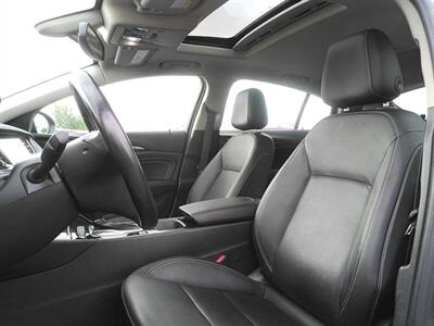 2018 Buick Regal Sportback Essence   - Photo 9 - Greensburg, IN 47240-9353