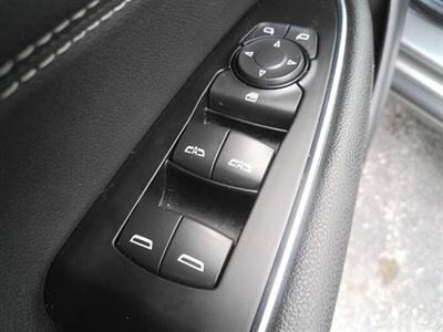 2018 Buick Regal Sportback Essence   - Photo 6 - Greensburg, IN 47240-9353