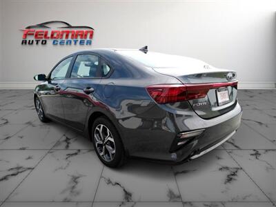 2021 Kia Forte LXS   - Photo 3 - Greensburg, IN 47240-9353
