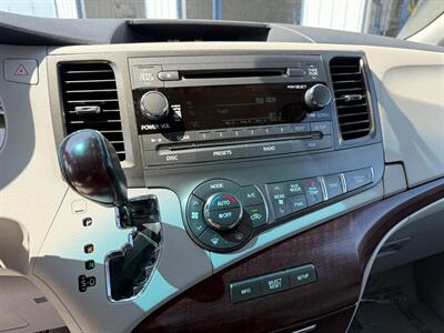 2011 Toyota Sienna XLE 8-Passenger   - Photo 22 - Greensburg, IN 47240-9353