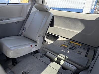 2011 Toyota Sienna XLE 8-Passenger   - Photo 24 - Greensburg, IN 47240-9353
