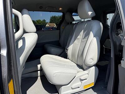 2011 Toyota Sienna XLE 8-Passenger   - Photo 13 - Greensburg, IN 47240-9353