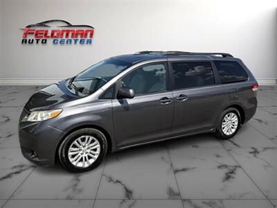 2011 Toyota Sienna XLE 8-Passenger   - Photo 18 - Greensburg, IN 47240-9353