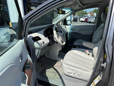 2011 Toyota Sienna XLE 8-Passenger   - Photo 8 - Greensburg, IN 47240-9353