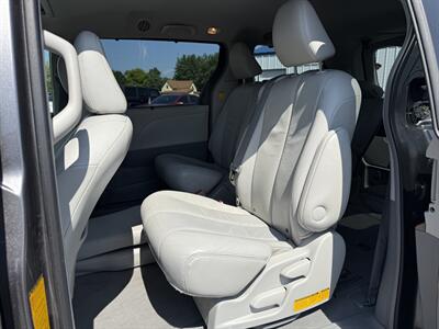 2011 Toyota Sienna XLE 8-Passenger   - Photo 13 - Greensburg, IN 47240-9353