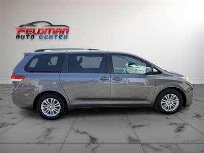 2011 Toyota Sienna XLE 8-Passenger   - Photo 7 - Greensburg, IN 47240-9353