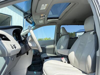 2011 Toyota Sienna XLE 8-Passenger   - Photo 12 - Greensburg, IN 47240-9353