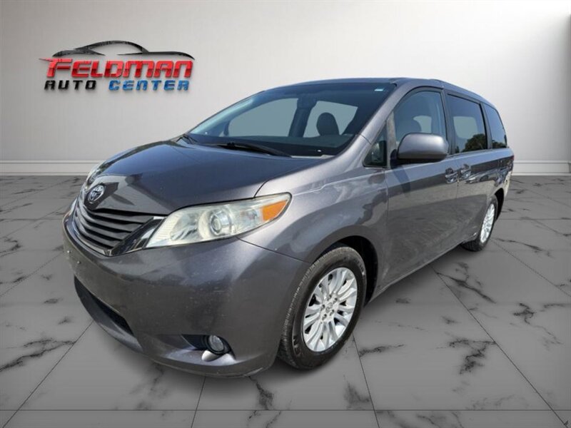 2011 Toyota Sienna XLE 8-Passenger  