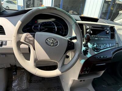 2011 Toyota Sienna XLE 8-Passenger   - Photo 21 - Greensburg, IN 47240-9353