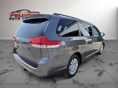 2011 Toyota Sienna XLE 8-Passenger   - Photo 6 - Greensburg, IN 47240-9353