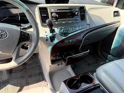 2011 Toyota Sienna XLE 8-Passenger   - Photo 11 - Greensburg, IN 47240-9353