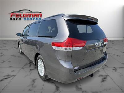 2011 Toyota Sienna XLE 8-Passenger   - Photo 4 - Greensburg, IN 47240-9353