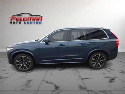 2022 Volvo XC90 T6 Momentum 7-Passenger   - Photo 2 - Greensburg, IN 47240-9353