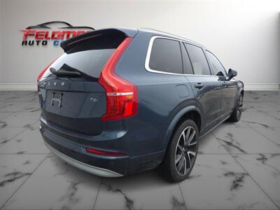 2022 Volvo XC90 T6 Momentum 7-Passenger   - Photo 7 - Greensburg, IN 47240-9353